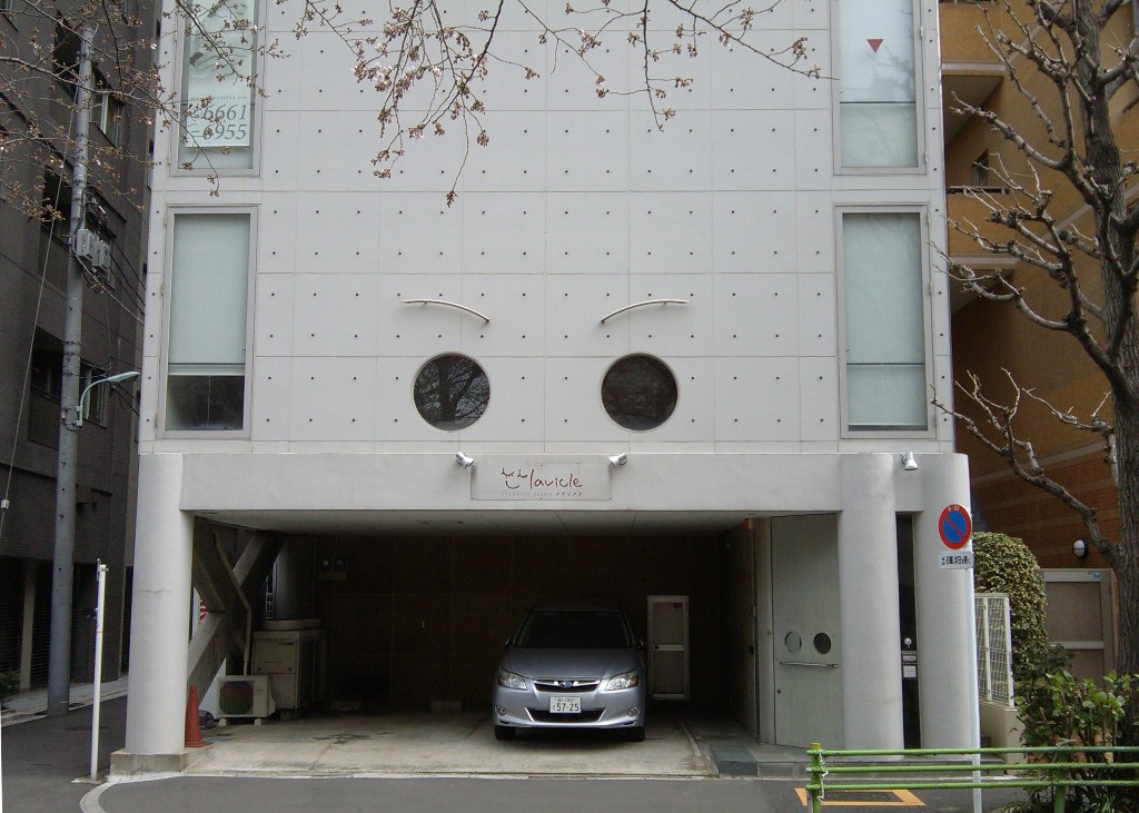 Smile Building (Ningyocho).jpg