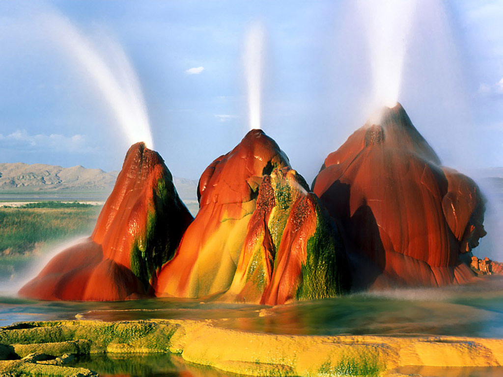 Fly_Geyser_-_Timed_Exposure.jpg