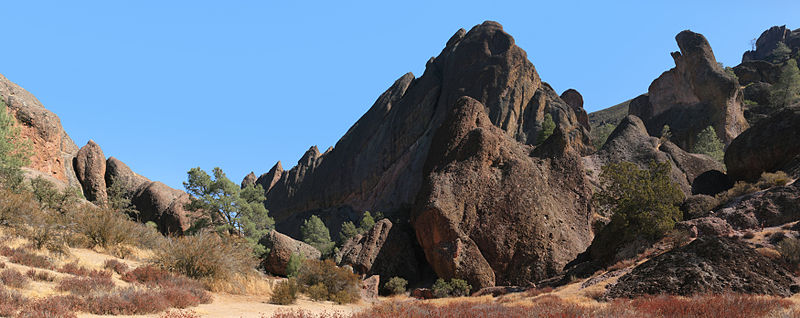 800px-Rock_formations_at_Pinnacles_National_Monument.jpg
